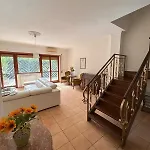 Ampio Su Due Piani Immerso Nel * Rom