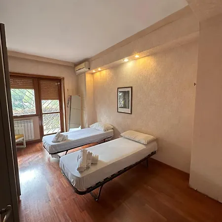 Ampio Su Due Piani Immerso Nel Rome