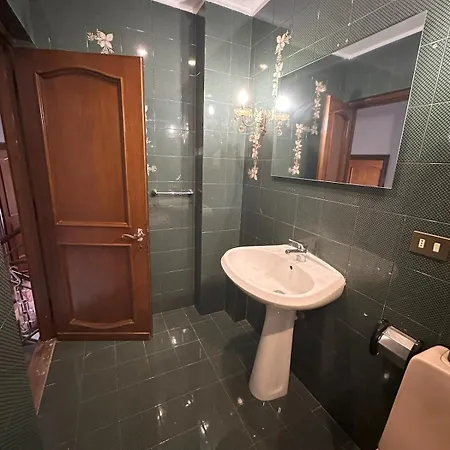 Ampio Su Due Piani Immerso Nel *